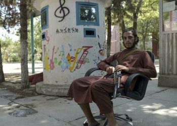 موسيقيون أفغان هربوا تاركين آلاتهم…بل روحهم