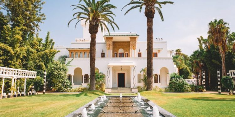 معرض “موجات معدنية ” لشارل فيليب موميجا بدار الفنون بالرباط