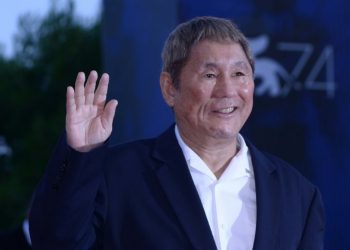 استهداف سيارة المخرج تاكيشي  لدى خروجه من برنامج تلفزيوني