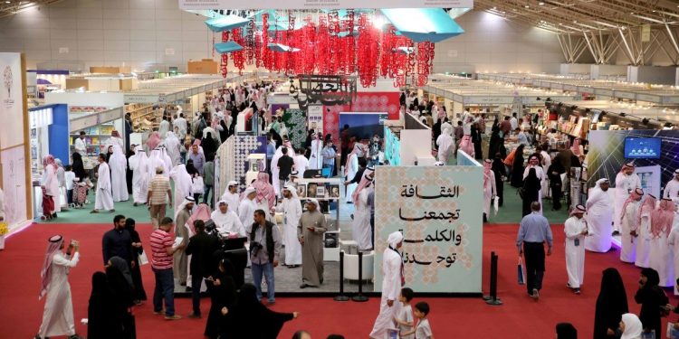 دور النشر العربية تتنافس على جوائز معرض الرياض الدولي للكتاب