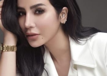 إعلامية عربية تصدم متابعيها: “لن أكذب وأقول سر نضارة بشرتي هو شرب الماء٠٠وهذا ما أقوم به”