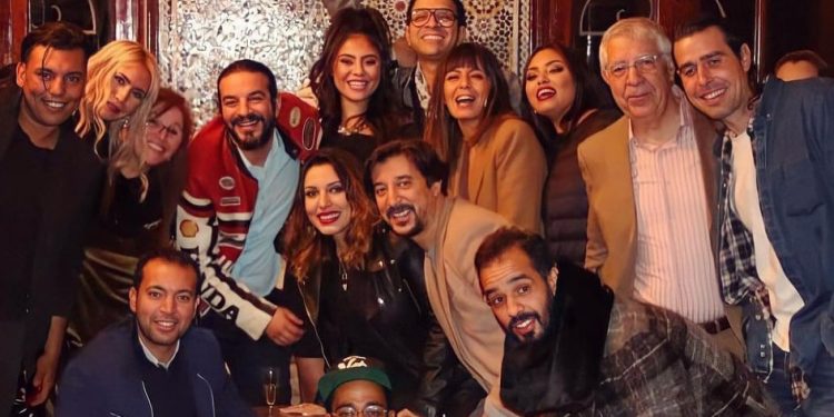 بكلمات مؤثرة أنس الباز يحن إلى والده المتوفى (صورة)