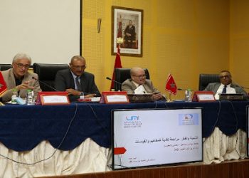 تقديم كتاب حول التنمية والفقرلأديب نعمة بمكناس