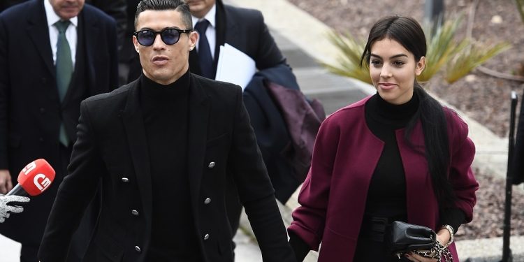 هذا ما قررته جورجينا زوجة رونالدو بعد علمها بالحمل بتوأمين