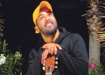 بالفيديو فنان مغربي يتعرض للسرقة٠٠من طرف هذا الشخص