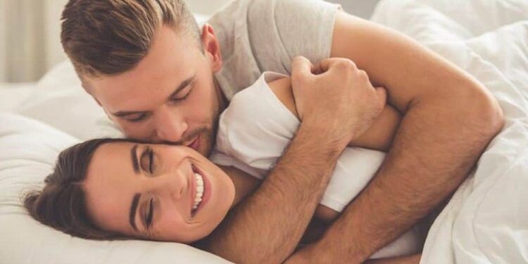 علامات تظهر استمتاع زوجك خلال علاقتكما الحميمية