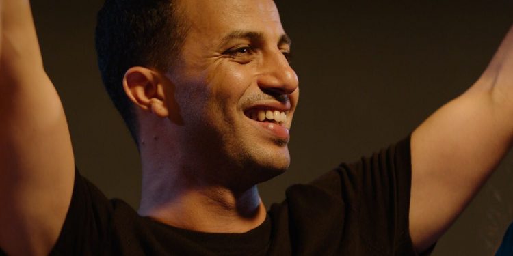 بطل مسلسل داير البوز: “متسناش الناس يآمنوا بيك”