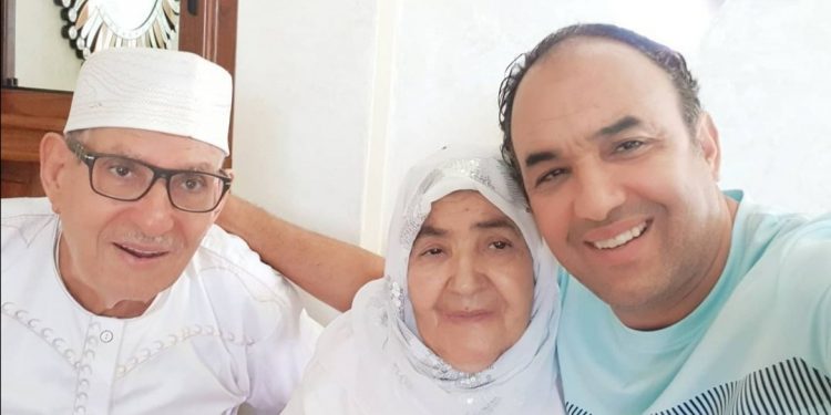 بكلمات مؤثرة٠٠رشيد الوالي يوجه رسالة إلى والديه: “أي مكان بدونكما لا طعم له”