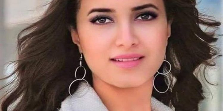 بالصورة٠٠جيهان كيداري تتهم مجهولا بمراقبتها