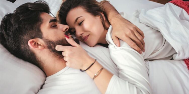 ممارسة الجنس٠٠وتأثيره على نضارة بشرتك وتهدئة أعصابك