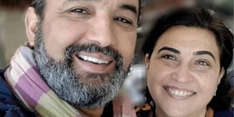 رفقة زوجته٠٠رشيد الوالي يهنئ جمهوره بالسنة الجديدة “الزواق كيطير”