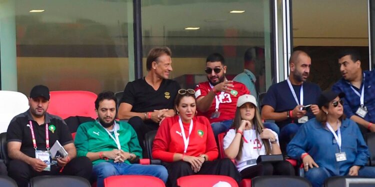 اسماء المنور تصف عناصر المنتخب المغربي ب “ولاد الرجال والسبوعة”