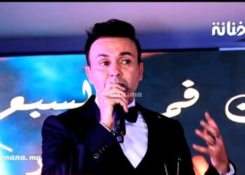 حاتم إدار الأب..بالدموع يروي تفاصيل مرض ابنه خلال حفل إطلاق عمله الجديد: “ولدي فالعناية المركزة”