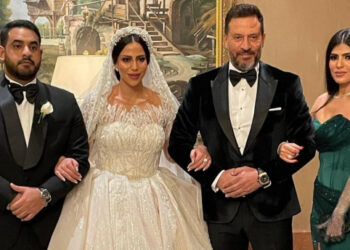 بطريقة غريبة ابنة أشهر الفنانين المصريين تطرد المدعوين من حفل زفافها٠٠(فيديو)