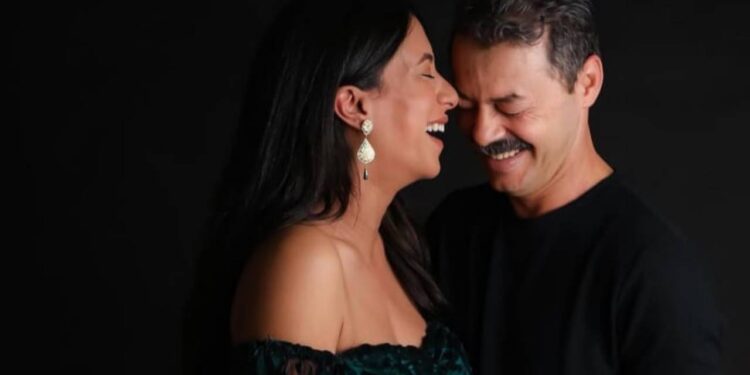 بعد طلاقه من جميلة الهوني٠٠أمين الناجي ينجب الطفلة الأولى من زوجته سندس (تفاصيل)