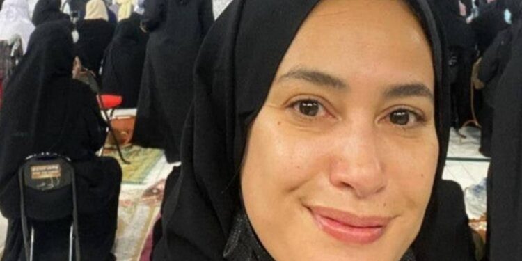 ممثلة عربية تفاجئ جمهورها من هذا المكان (صورة)