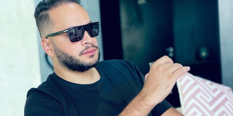 بعد مطالبته برؤية ابنه٠٠عبد الله أبو جاد يفجرها: “ولدي بريء من صداع لكبار”