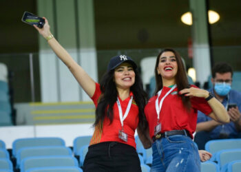 قطر ..مغربيات يبدعن في تشجيع المنتخب
