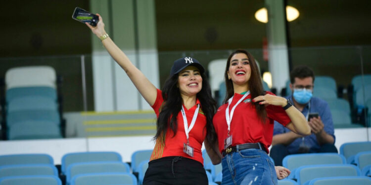قطر ..مغربيات يبدعن في تشجيع المنتخب