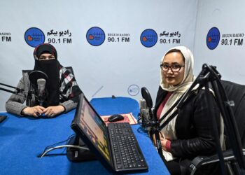 صوت النساء يصدح عبر أثير إذاعة بيغوم في كابول