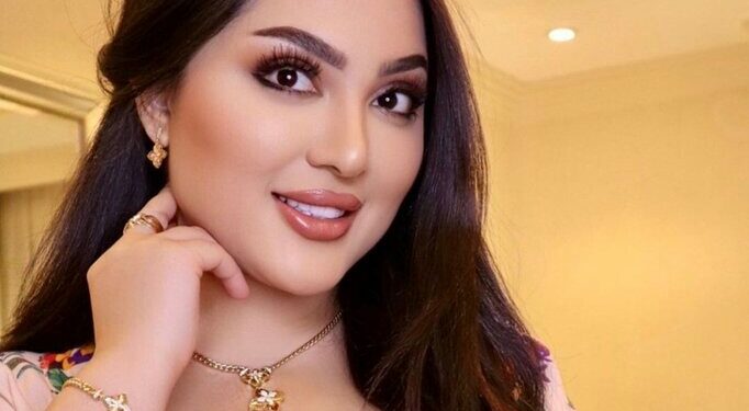 ممثلة مغربية مقيمة في السعودية تعلن حصولها على ناقة بقيمة مليون دولار أمريكي