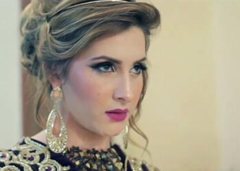 وتستمر الخرافة..فنانة جزائرية تتحدث عن شيء غير مرئي سحب مهاجم جزائر ي الى الوراء
