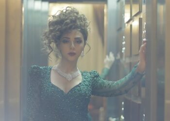 تعبيرا منها على حبها للمغرب٠٠مريم فارس تفاجئ جمهورها بغناء اللون الأمازيغي (فيديو)