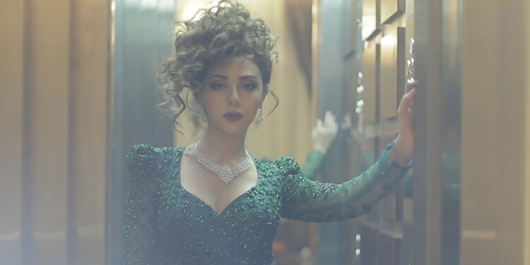 تعبيرا منها على حبها للمغرب٠٠مريم فارس تفاجئ جمهورها بغناء اللون الأمازيغي (فيديو)
