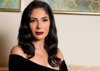 بسبب فيلم “أصحاب ولا أعز”٠٠منى زكي تعتذر من بناتها (تفاصيل)