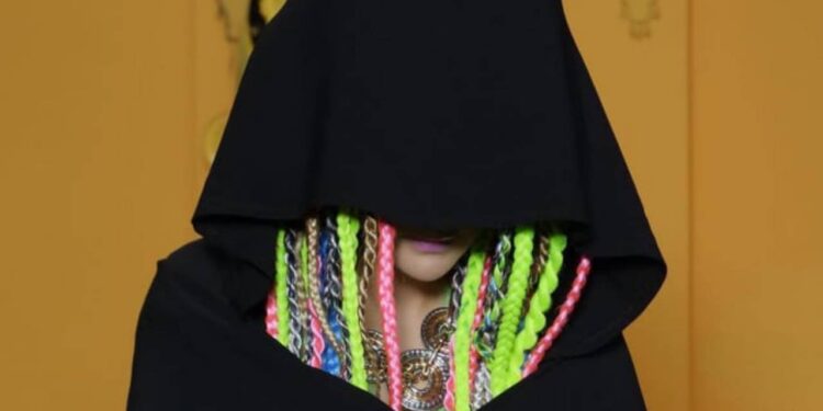 بستايل “الراسطة الملونة”٠٠سلمى رشيد تعلن عن جديدها “واهيا”