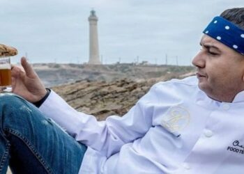 الشاف سيمو يظهر والدته لأول مرة٠٠وهذه رسالته لها (صورة)