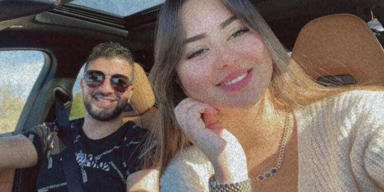بكلمات رومانسية٠٠حمزة الفيلالي يعايد زوجته بمناسبة عيد ميلادها ويرضى عنها لهذا السبب٠٠ (صورة)