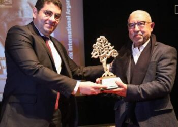 الأشعري يتسلم جائزة الأركانة العالمية للشعر