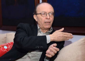 ثانوية ديكارت تكرم نور الدين الصايل