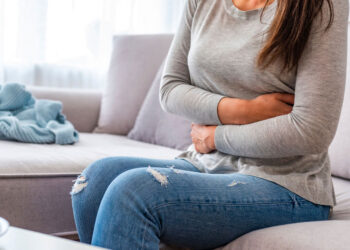 8 طرق طبيعية ومجربة للتخفيف من آلام الدورة الشهرية 