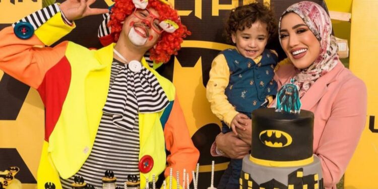 بأمومتها الكاملة٠٠سارة أبو جاد تصرح: ” بسبب قصي جاتني البكية بالفرحة “