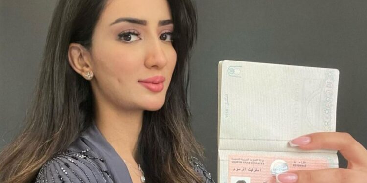 ملكة جمال العرب٠٠المغربية شروق تحصل على الإقامة الذهبية لدولة الإمارات