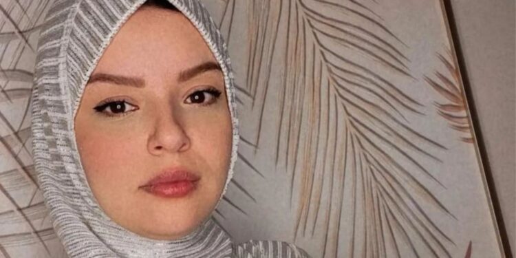 في الأيام الأولى من رمضان٠٠رباب أزماني تحن إلى جدتها المتوفية (صورة)