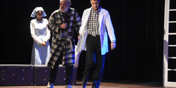 مسرحية “العيادة الأخيرة” تعيد عشاق أبي الفنون إلى مسارح تطوان