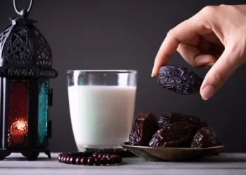 التمر والحليب للصائم عند بداية الإفطار٠٠أسرار لأول مرة ستعرفها