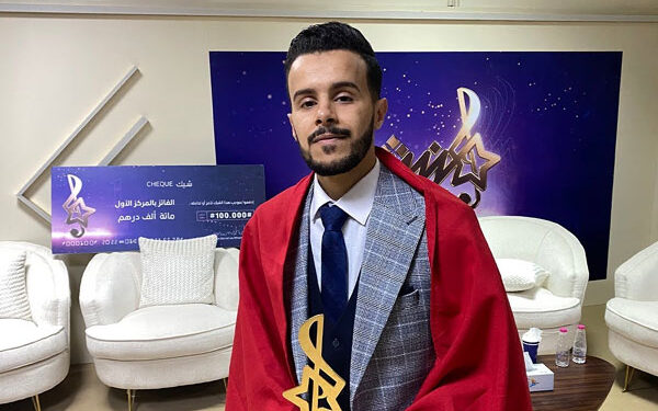 تتويج المنشد المغربي زكريا الزيرك بلقب منشد الشارقة