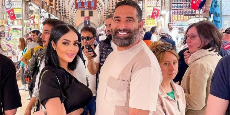 بكلمات رومانسية٠٠فؤاد قبيبو يتغزل بزوجته بطمة (صورة)
