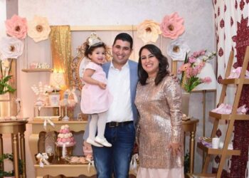 لهذه المناسبة٠٠الإعلامية إيمان أغوتان توجه رسالة رومانسية إلى زوجها (صورة)