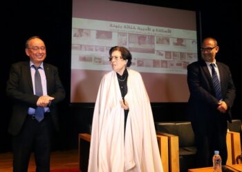 الأديبة خناثة بنونة تسلم جانبا من أرشيفها للمكتبة الوطنية