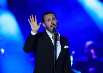 هل كاظم الساهر مصاب بكسر في قدمه؟