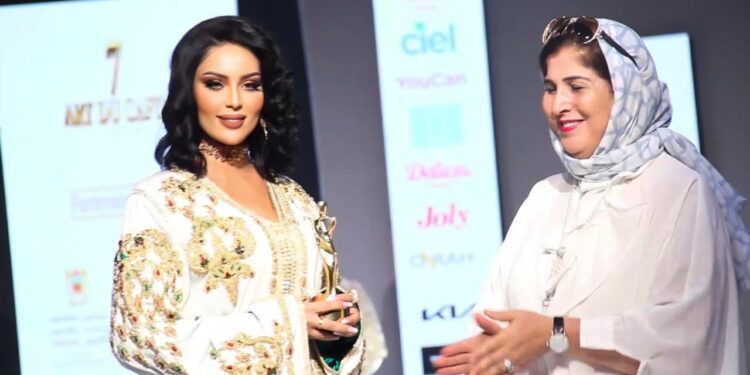 من أكادير..تكريم إبتسام بطمة كأحسن عارضة أزياء لسنة 2022