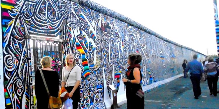لوحات عملاقة في مونتريال ضمن مهرجان للرسم الجداري