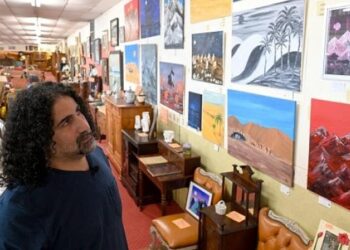 نجل أسامة بن لادن يعرض لوحاته في فرنسا