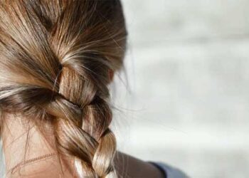 خبيرة التغذية تكشف عن الأغذية التي يجب تناولها للحصول على شعر أكثر كثافة