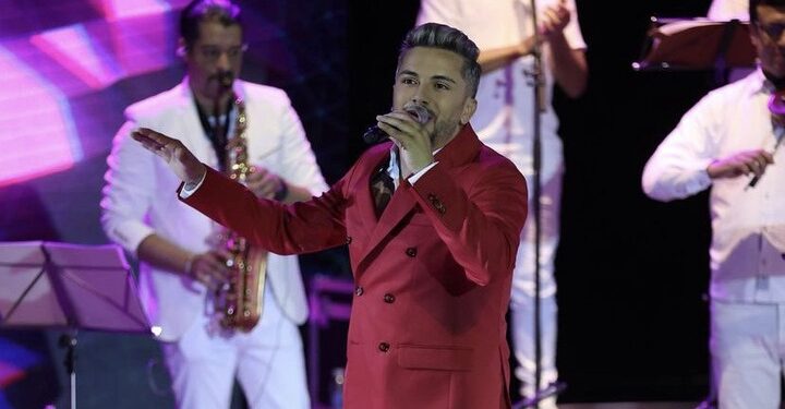 حاتم عمور يطل على جمهوره عبل سهرة العيد